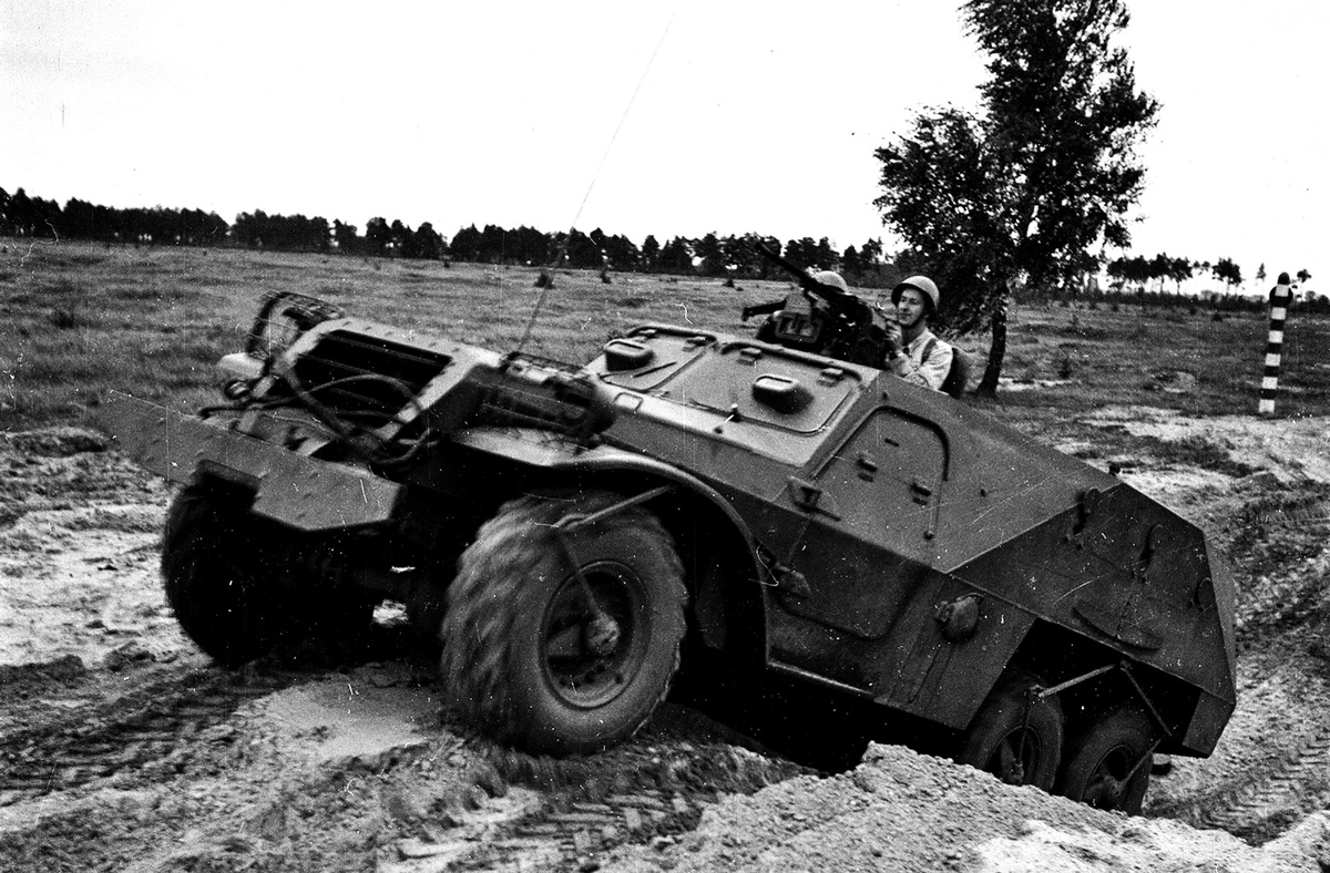 Бронетранспортер БТР-152В.