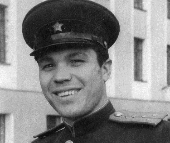 Пуля почти попала в сердце, но последний ДЗОТ он подорвал: как старший лейтенант Шилин стал самым молодым дважды Героем Советского Союза