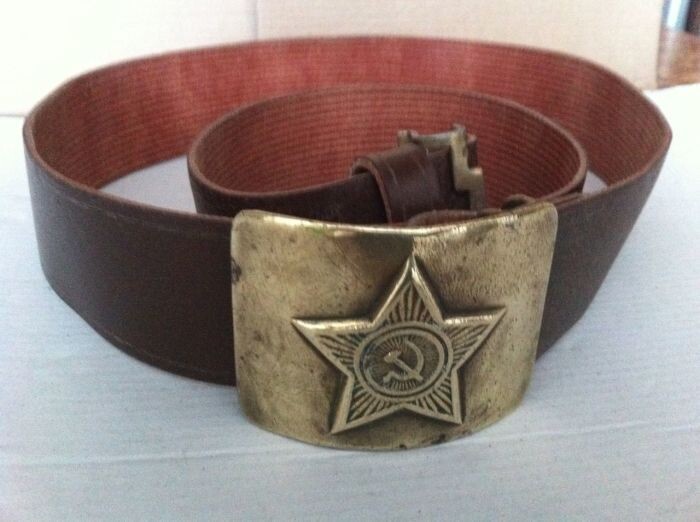 Парни Вспоминают про Солдатский ремень и бляху в армии СССР ..