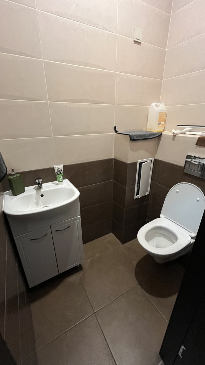 Идеально чистый санузел на работе😁