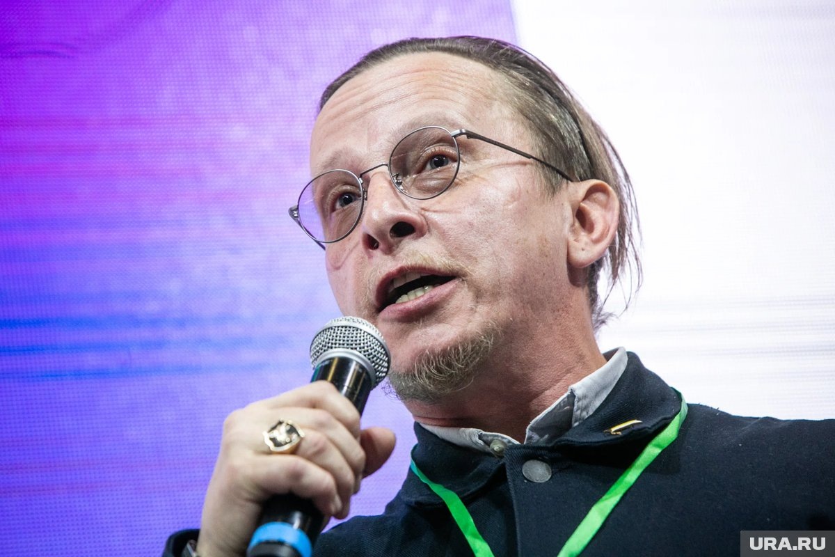     Отец Ивана Охлобыстина в годы ВОВ был врачом медицинской службы