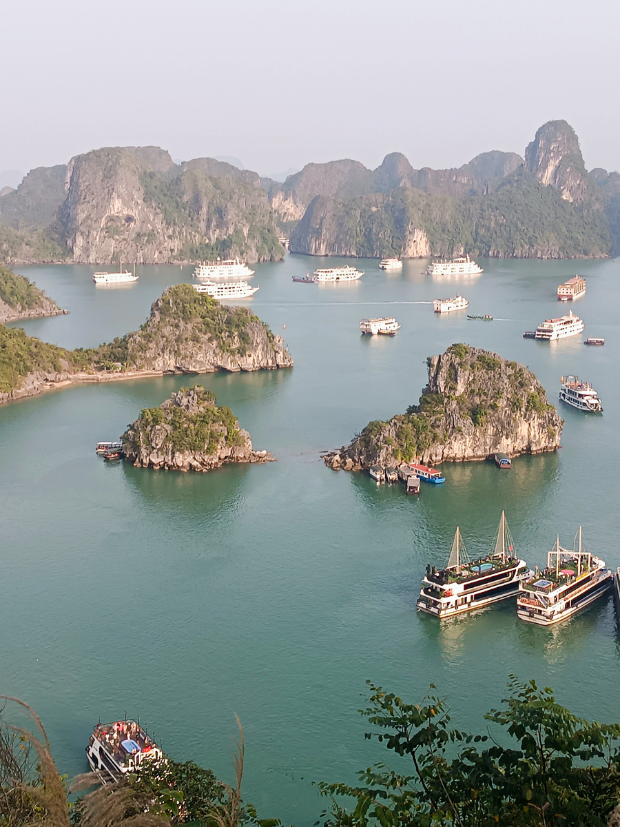 Вид на бухту со смотровой площадки острова Титова. 4 фото