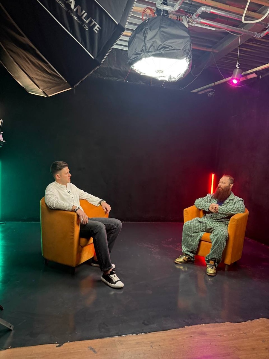 фото “Подкаста Димова” я люблю всех своих гостей эти фото не всегда имеют отношения к тексту статьи просто делюсь с вами