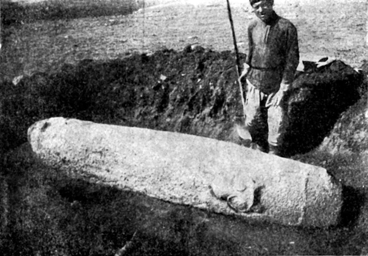 Первые вишапакары, исследованные учёными. Экспедиция Н.Я. Марра и Я.И. Смирнова 1909 года, Аждаха-юрт, Гегамский хребет