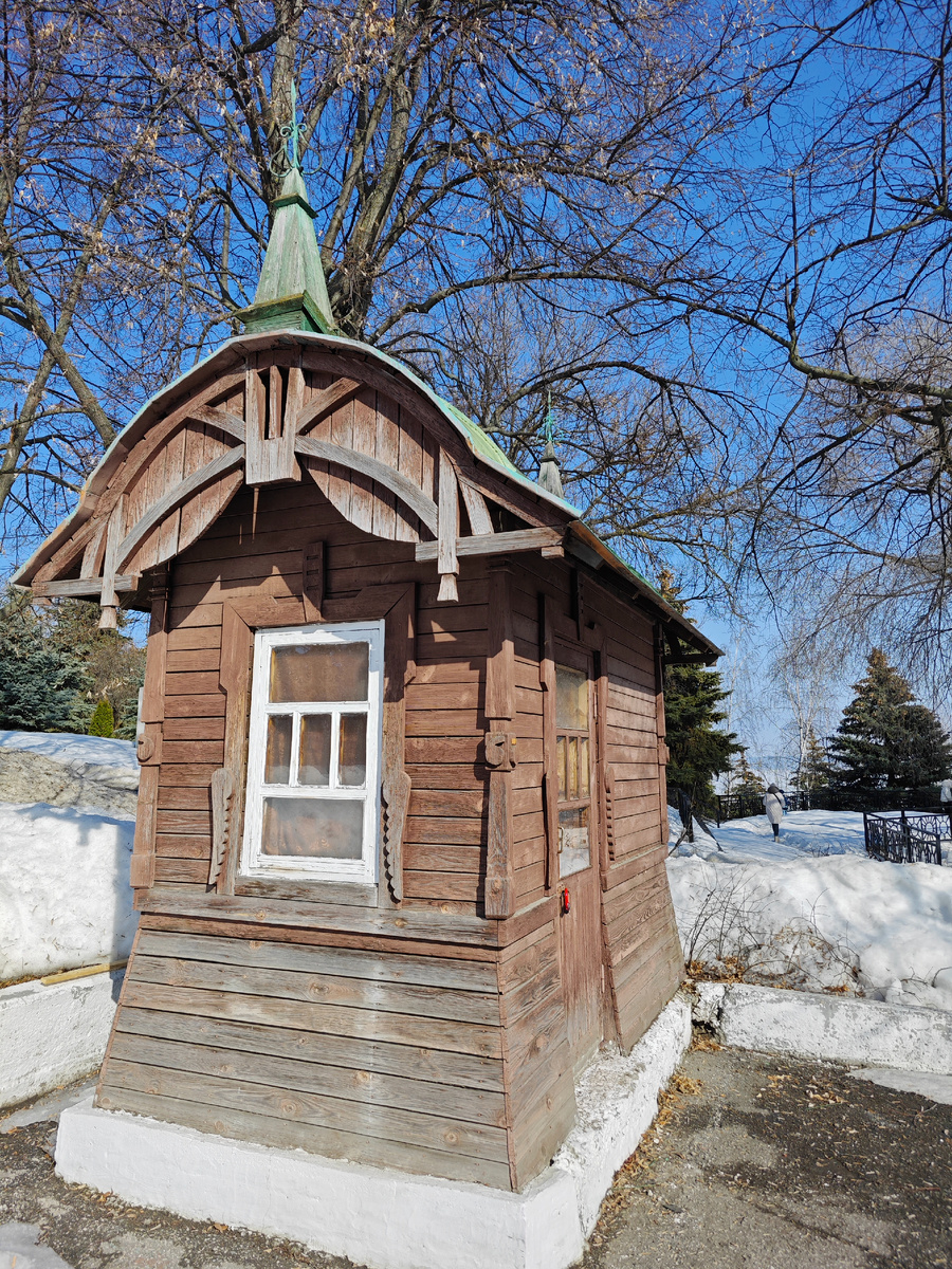 Настоящий книжный киоск. Из него, в том числе, распространяли революционные брошюры и листовки