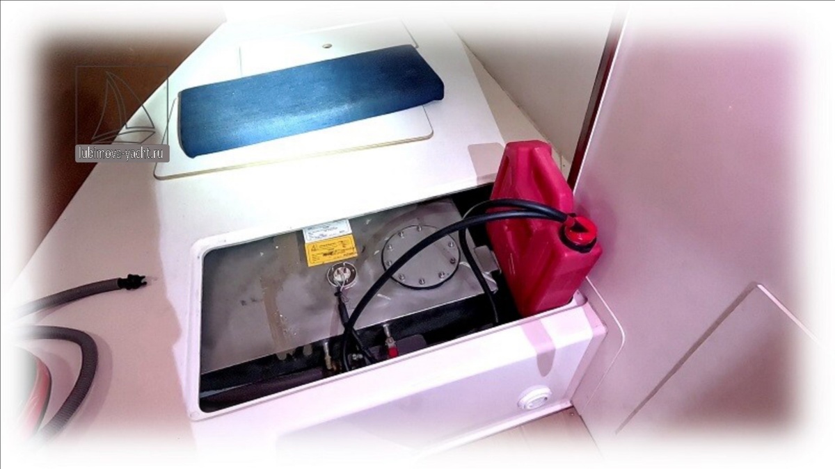 ДВигатель питается из канистры, так как в топливном баке серьезные загрязнения.