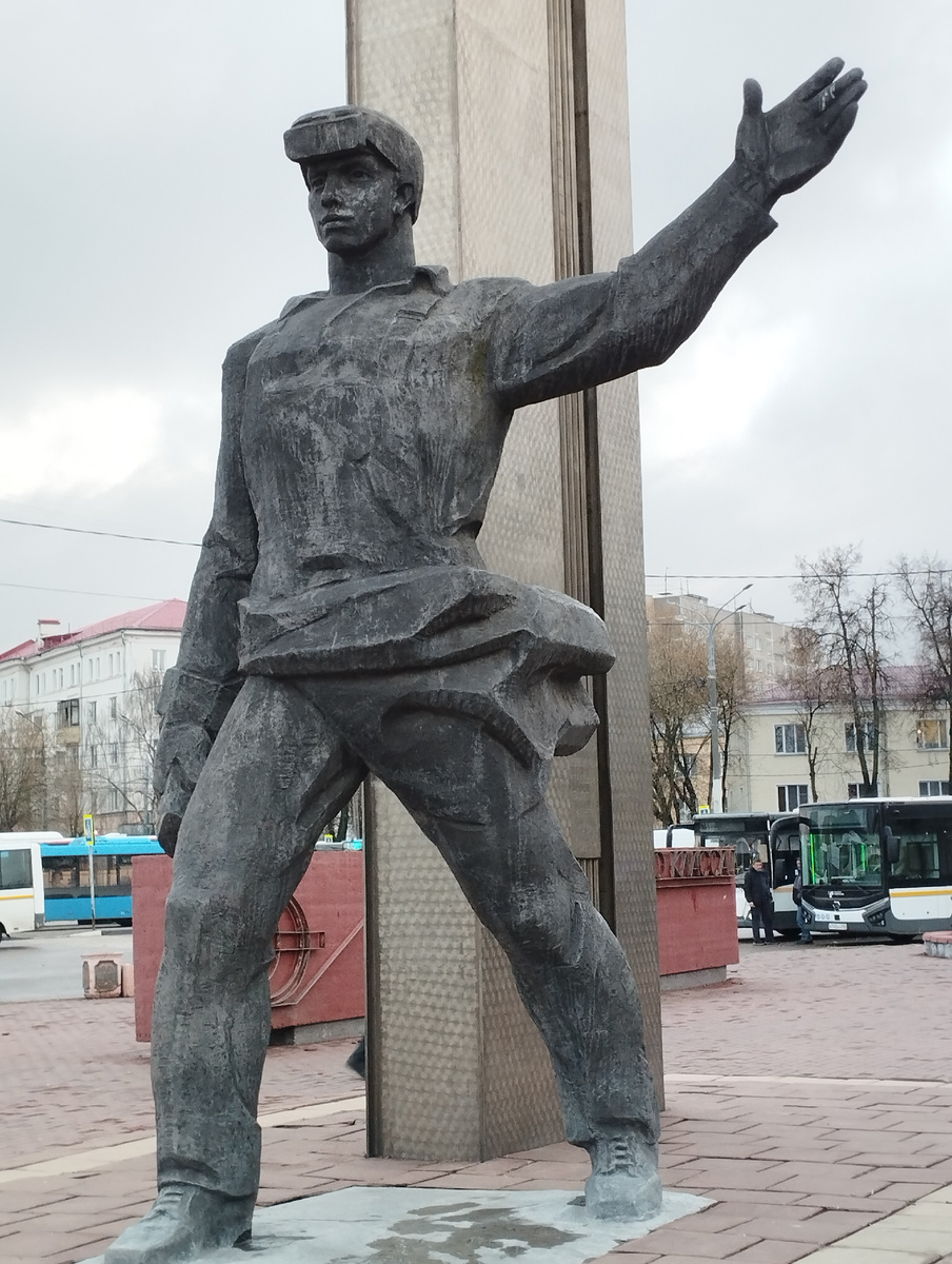 Скульптура "Подольск город рабочего класса" (ФОТО АВТОРА)