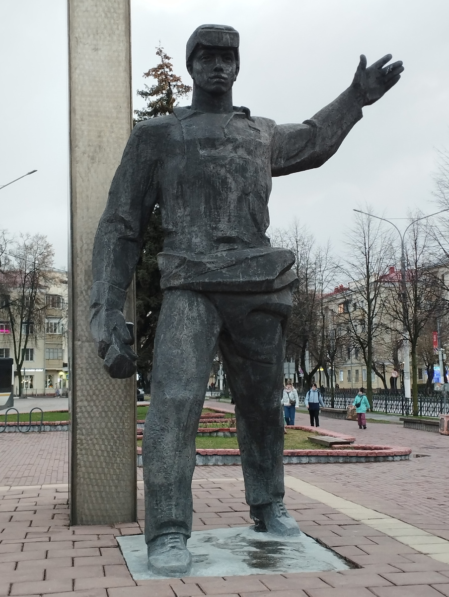 Скульптура "Подольск город рабочего класса" (ФОТО АВТОРА)