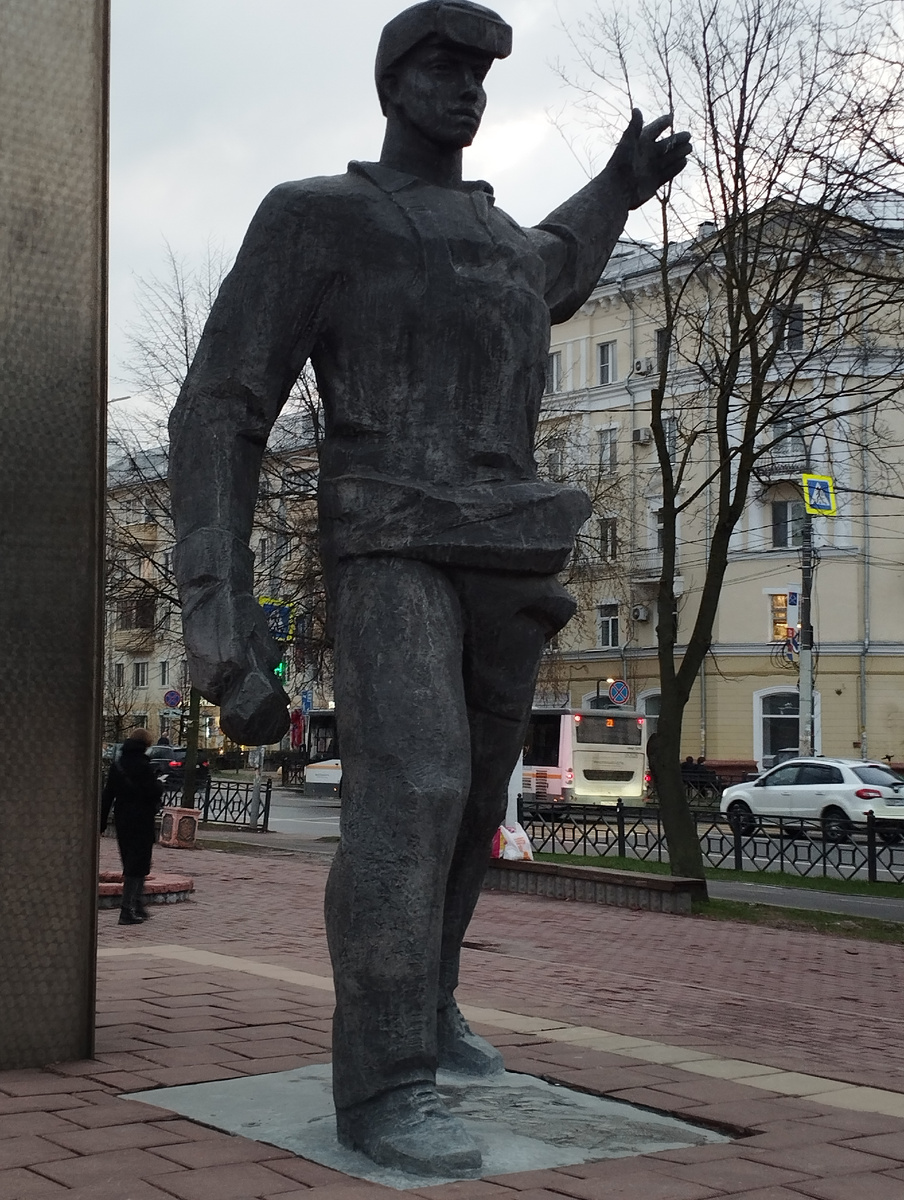 Скульптура "Подольск город рабочего класса" (ФОТО АВТОРА)