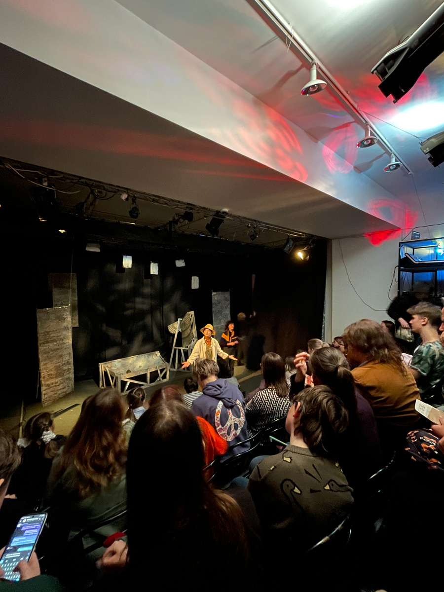 Другие спектакли: «Маленький принц» по произведению Антуана де Сент-Экзюпери, «Снежная королева» по мотивам сказки Ханса Кристиана Андерсена, «Одиссея Одиссея» по мотивам произведений Гомера.