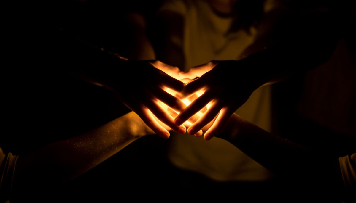 Изображение ии. Виктор делится своим внутренним светом.