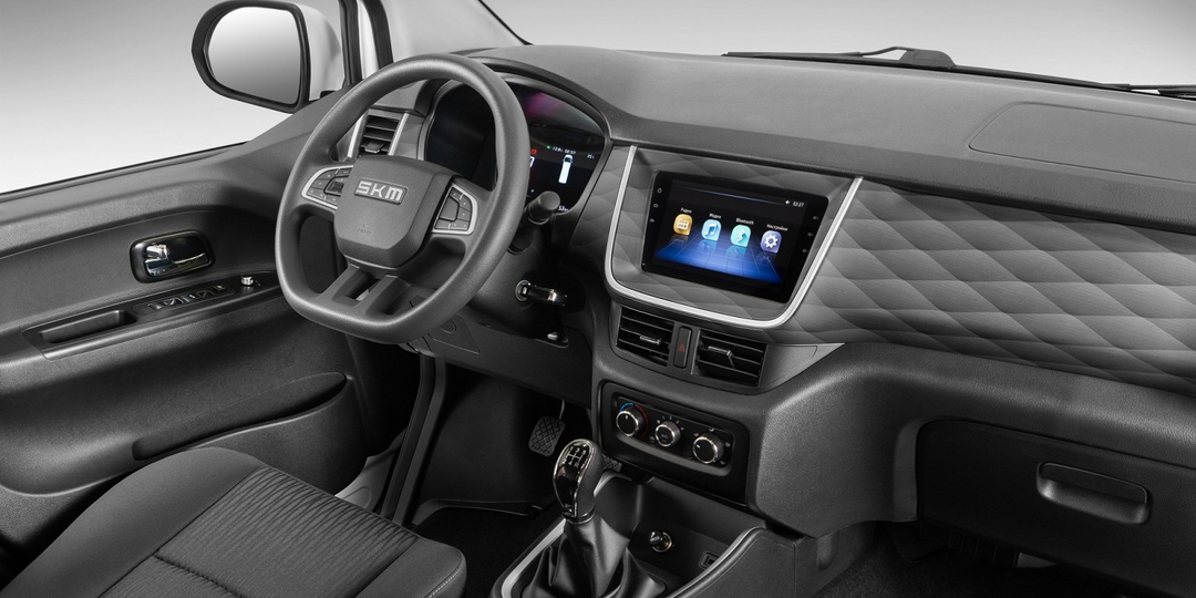 АвтоВАЗ начал приём заказов на фургон и минивэн под маркой SKM. Что получат покупатели в плане техники и оснащения?