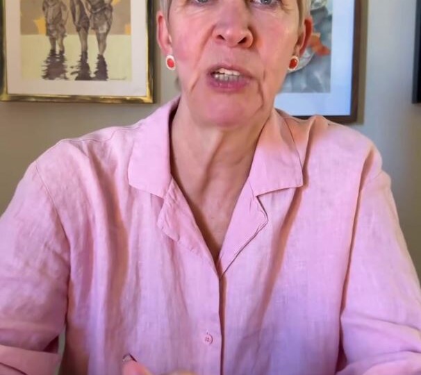 Почему западный сервис разочаровал тех, кто следовал советам звезд: разбираем эфиры Лазаревой*