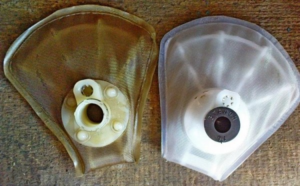 Забитый и новый фильтра грубой очистки топлива