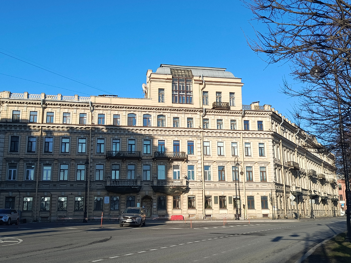 Дом, в котором была последняя квартира А. И. Куинджи.