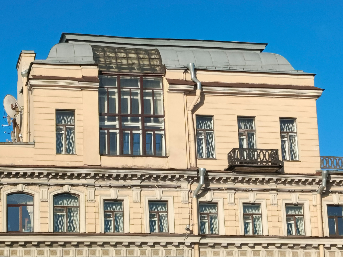 Двухуровневая квартира с мастерской.