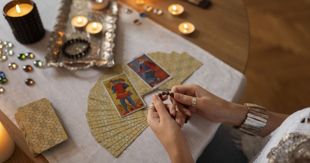 Расклад Таро на беременность: схемы, гадания на детей