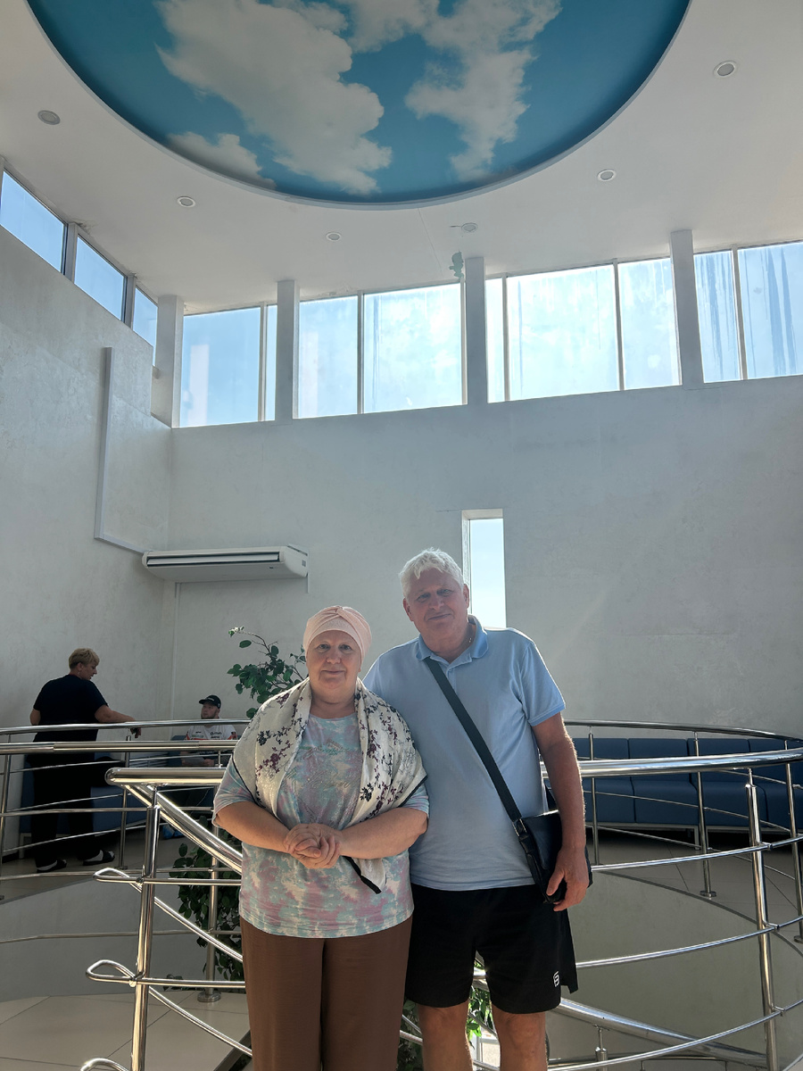 Одна из последних поездок в этот центр. На фото мама с братом