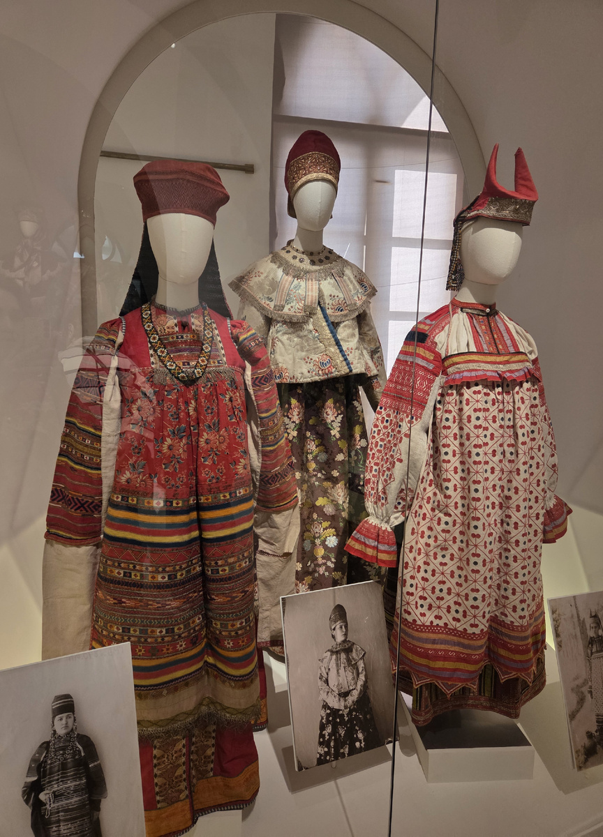 Женский костюм. Ярославская губерния ХIX в. Женский костюм. Рязанская губерния. XIX Костюм молодой женщины. Московская губерния XIX