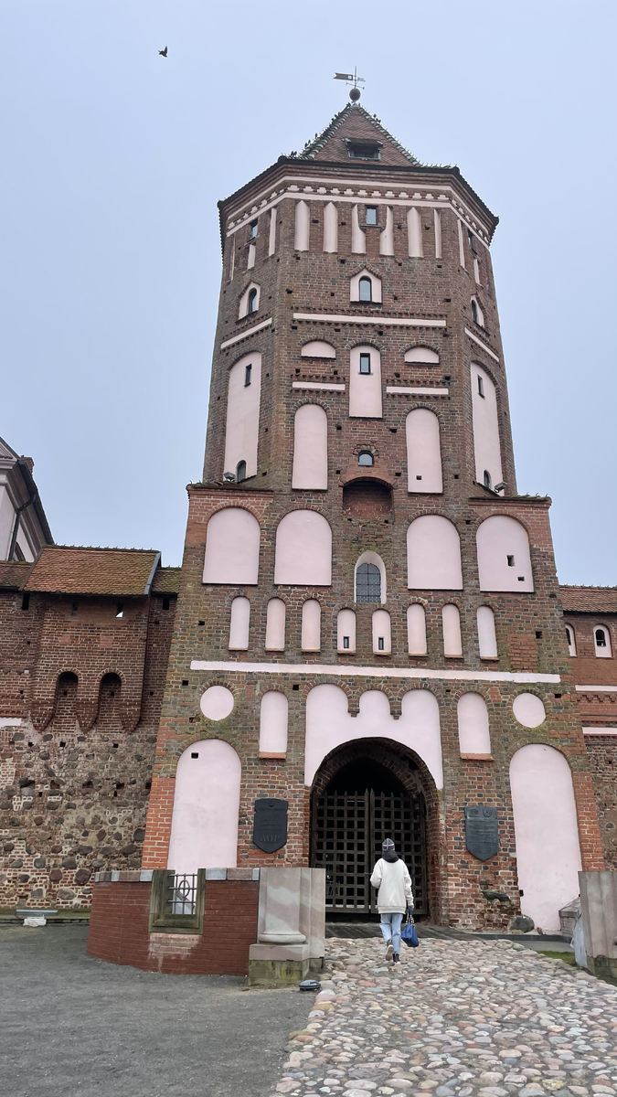 Мирский замок в декабре