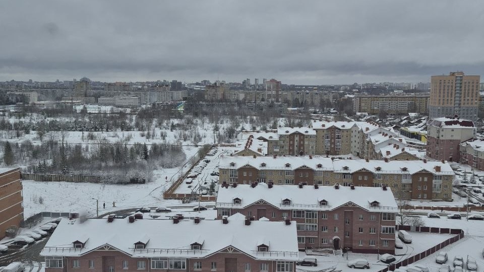 У нас выпал снег, хотя для этого времени это норма
