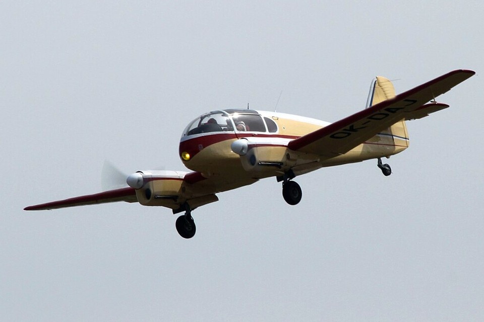    107 таких двухмоторных «воздушных такси» поставили за два года из Чехословакии в СССР Википедия