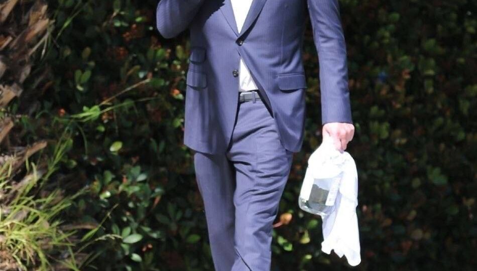 Доброе воскресное с Беном, который уже отведал молодильных яблочек и спешит домой из антивозрастной клиники Soulaire Anti-Aging в