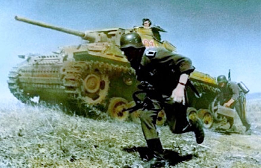 Гренадеры вермахта и танк Panzer III Ausf. L, лето 1942 г.