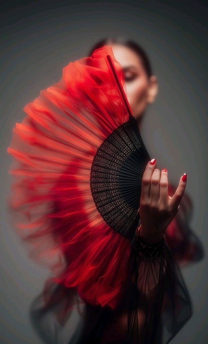 Анима - это психологическая концепция, описывающая бессознательный женский аспект психики человека. Анима является частью коллективного бессознательного и присутствует у всех людей, независимо от их гендерной идентичности. 