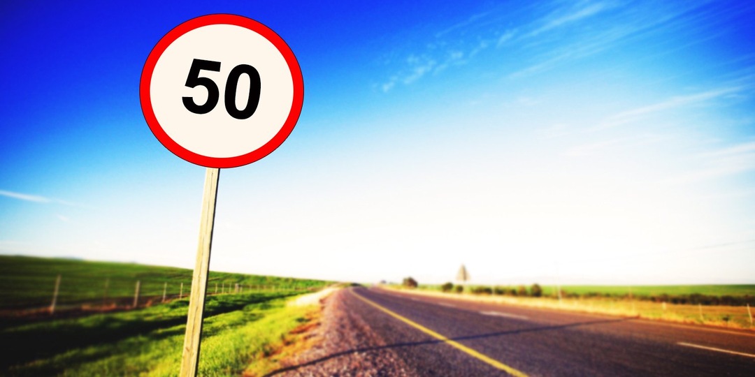 Какая зона действия у знака ограничения скорости?