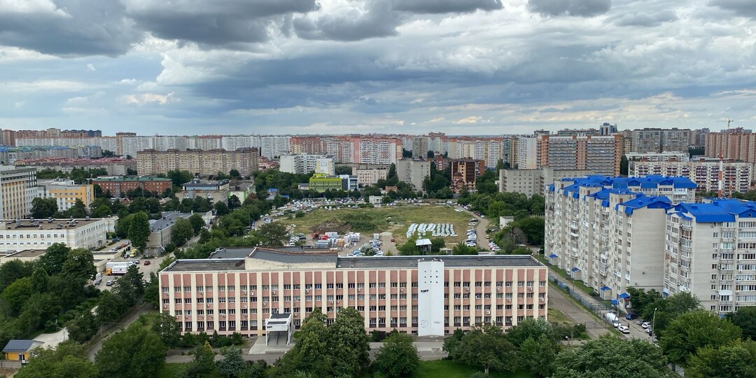 За окном дождь на душе сырость. А в голове мысли неуправляемые.