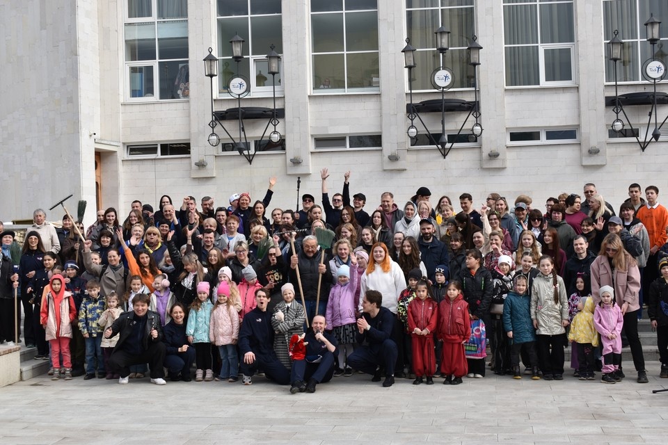    Желающий поучаствовать в культурном субботнике оказало немало.