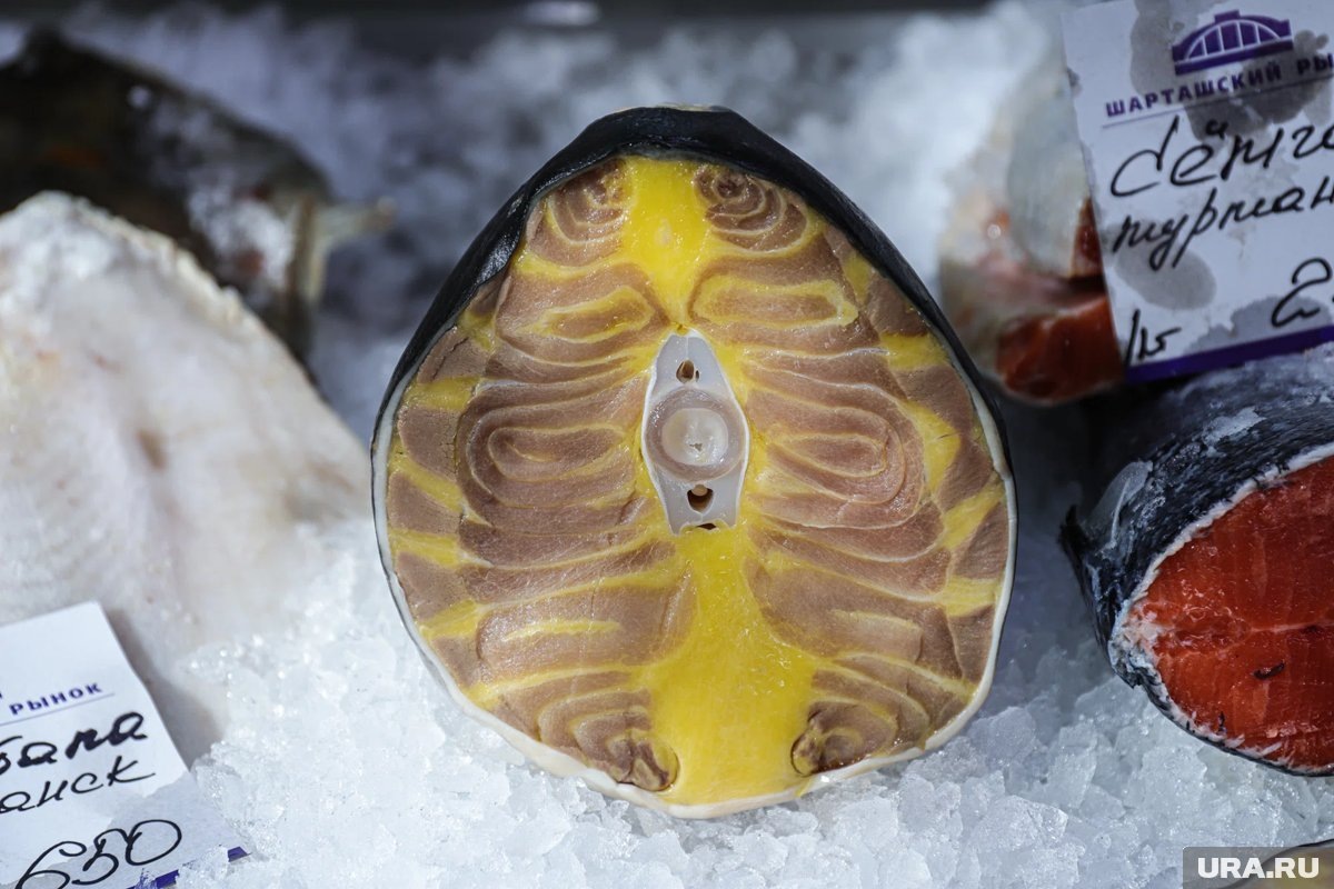    Скумбрия содержит в 3 раза больше полезных жирных кислот Омега-3, чем свинина