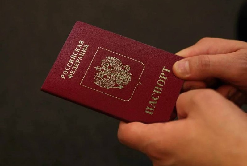 В Госдуме предложили обязать россиян менять паспорт в 60 лет, добавив этот возраст к действующим срокам 20 и 45 лет