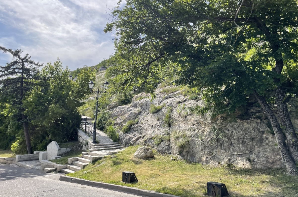 Парки и скверы в Пятигорске раньше обустраивали рядом с источниками, где в основном отдыхали все курортники.  
