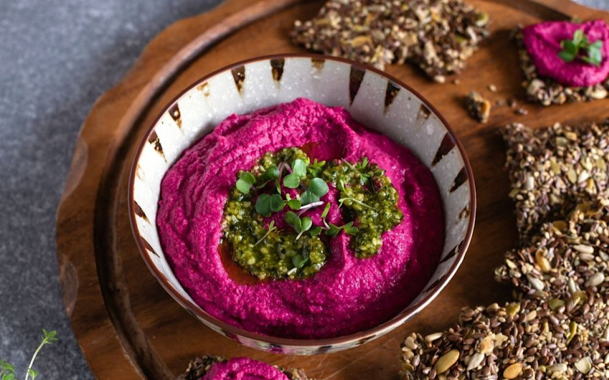 Фото: Свекольный хумус с тахини  lefood.menu