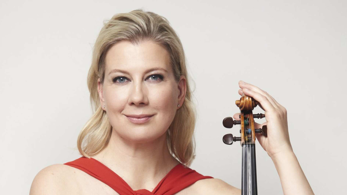 Элина Вяхяля (фин. Elina Vähälä) — финская скрипачка.