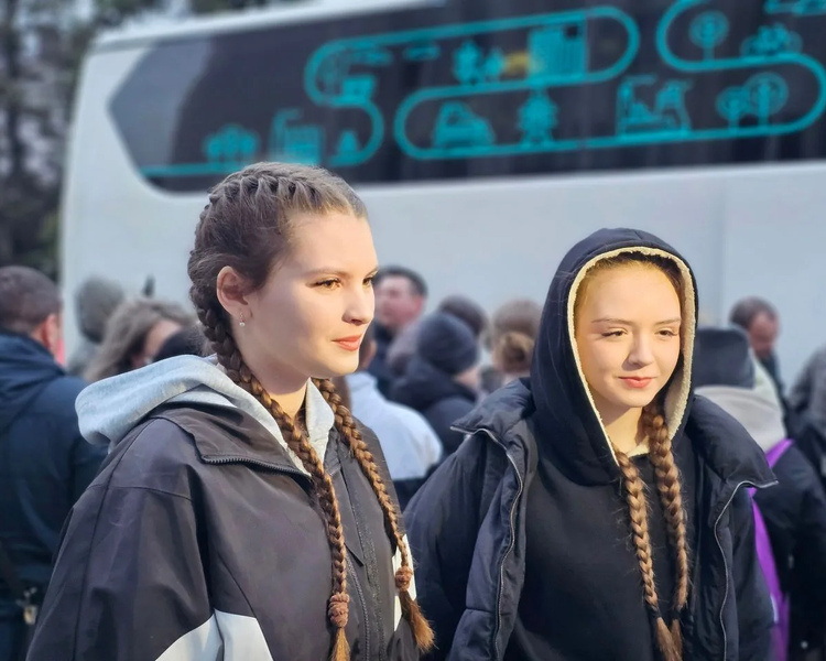     50 школьников из приграничья Курской области отправились отдыхать в «Орлёнок»