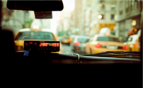 В России стало больше женщин среди водителей такси