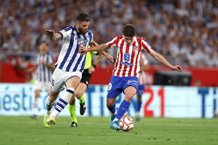 Момент за мгновение до результативного удара Хулиана Альвареса 