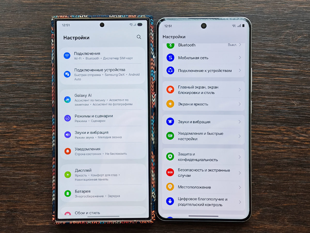 Дисплеи тоже соизмеримы по размеру. 