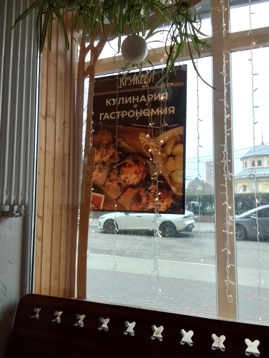 внутри кафе 