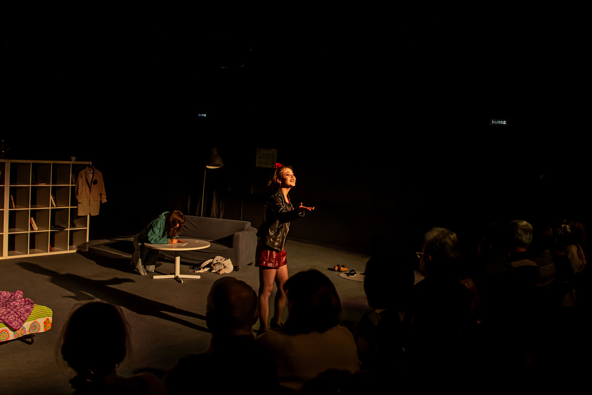 Камерный спектакль, драма с элементами комедии