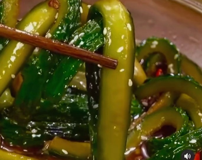 Забыла про обычные салаты: готовлю огурцы "по-корейски" к шашлыку. Муж говорит, что мясо без них теперь не то!