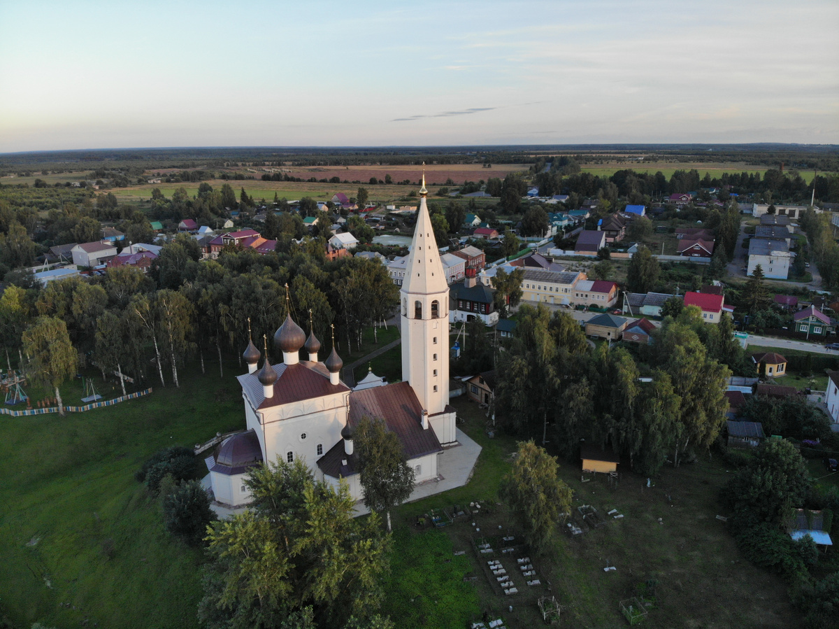 Церковь Успения Пресвятой Богородицы с высоты птичьего полёта. Фото автора.
