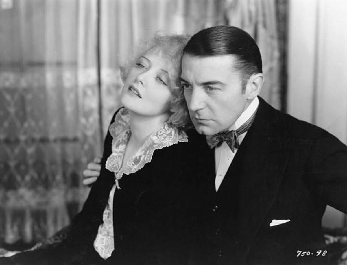 Мэри Нолан и Клайв Брук на съемках фильма "Очаровательные грешники". 1929 год.