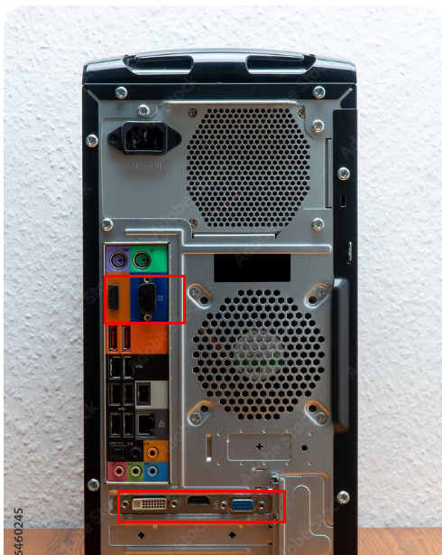 Задняя стенка системного блока с отмеченными разъёмами (встроенное видео vs видеокарта)