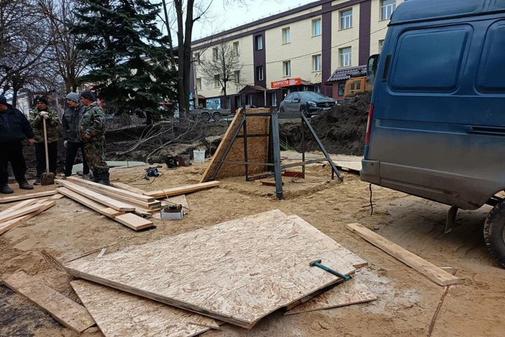 В Сердобске началось благоустройство территории вокруг камня-обелиска на улице Ленина