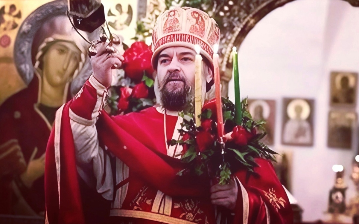 Андрей Ткачёв — протоиерей, настоятель Храма Троицы Живоначальной в Хохлах, писатель, телеведущий, блогер, миссионер.