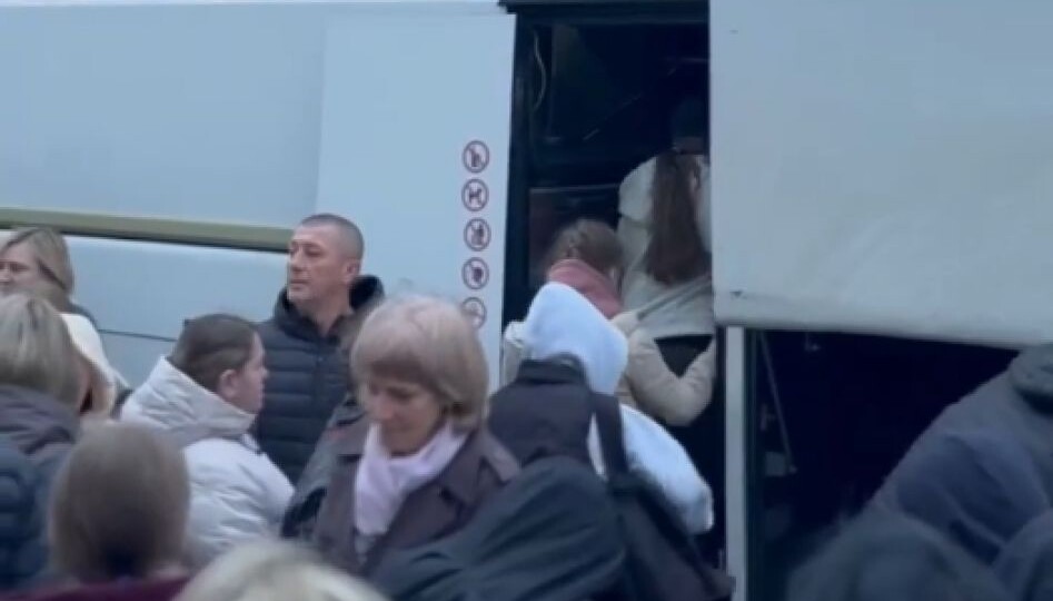 50 школьников из Курской области отправились в детский центр "Орлёнок"